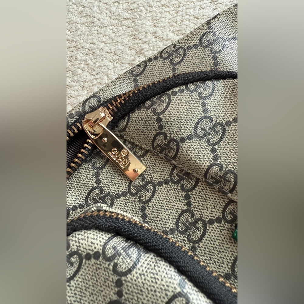 Gucci Beige and Black Belt Bag with Red and Green Accents - Picture 3 of 8